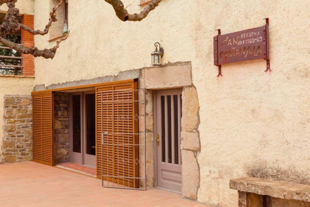 Masia Can Castanyola Marganell المظهر الخارجي الصورة