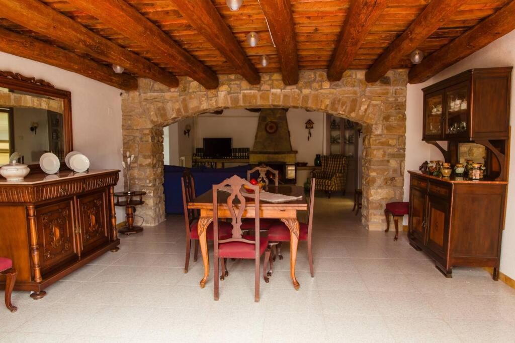 Masia Can Castanyola Marganell المظهر الخارجي الصورة