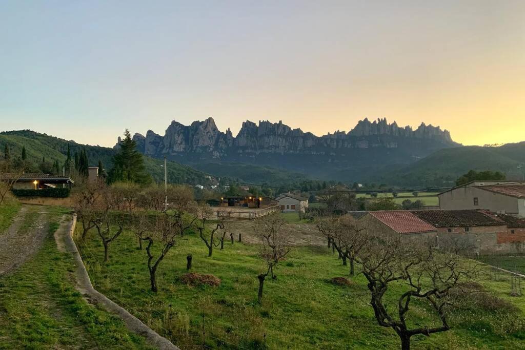 Masia Can Castanyola Marganell المظهر الخارجي الصورة